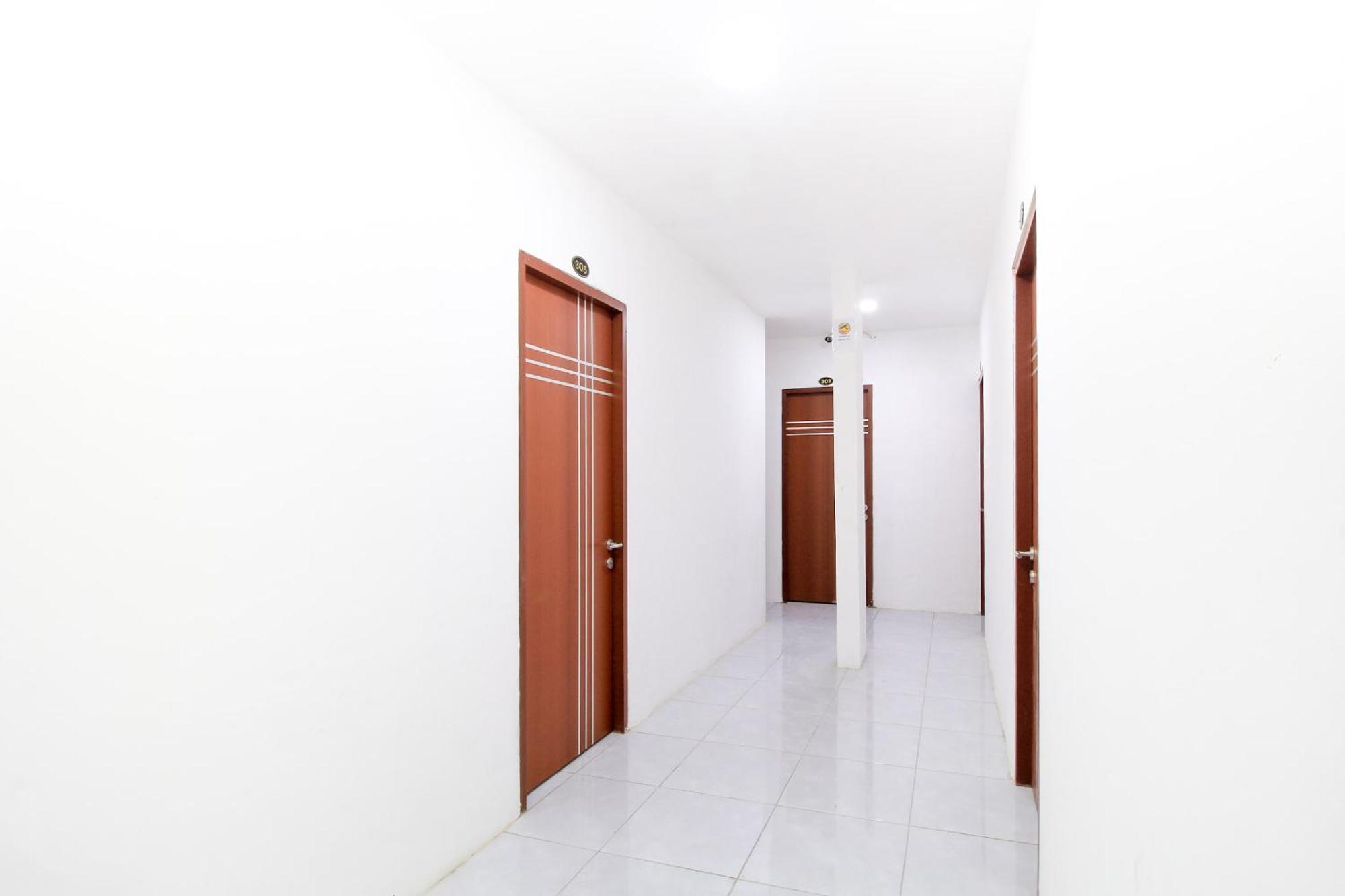 Super Oyo Capital O 217 A1 Hotel Surabaya Exterior photo