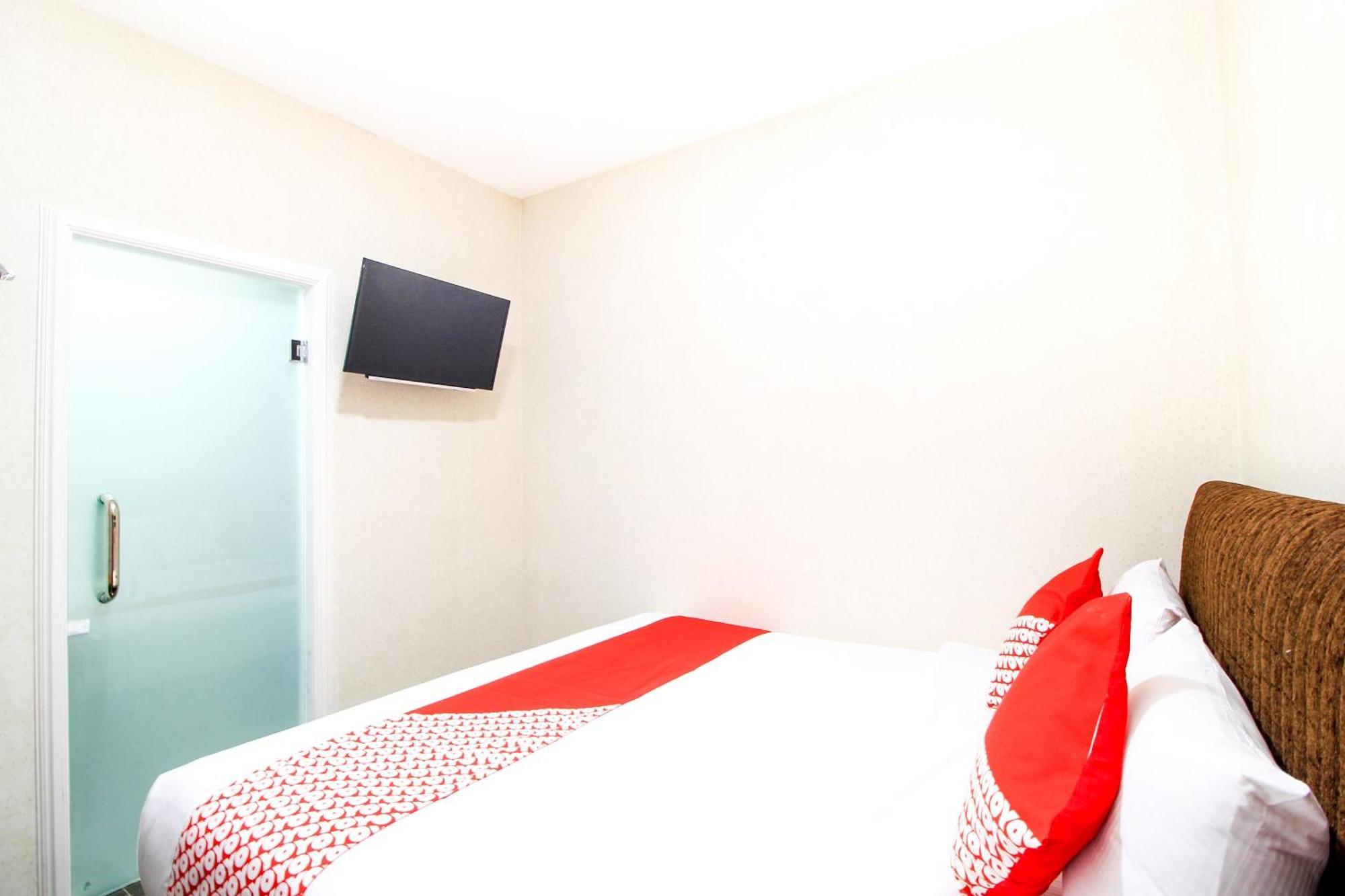Super Oyo Capital O 217 A1 Hotel Surabaya Exterior photo
