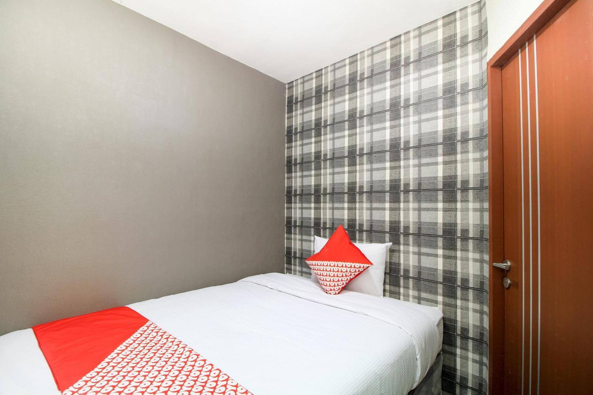 Super Oyo Capital O 217 A1 Hotel Surabaya Exterior photo