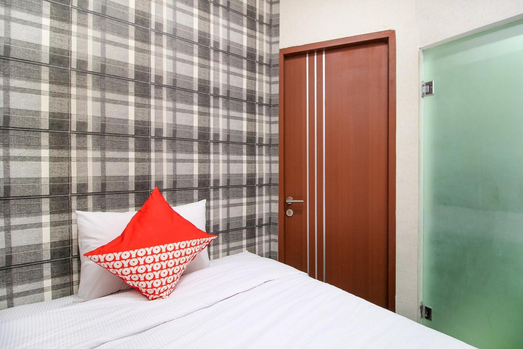 Super Oyo Capital O 217 A1 Hotel Surabaya Exterior photo