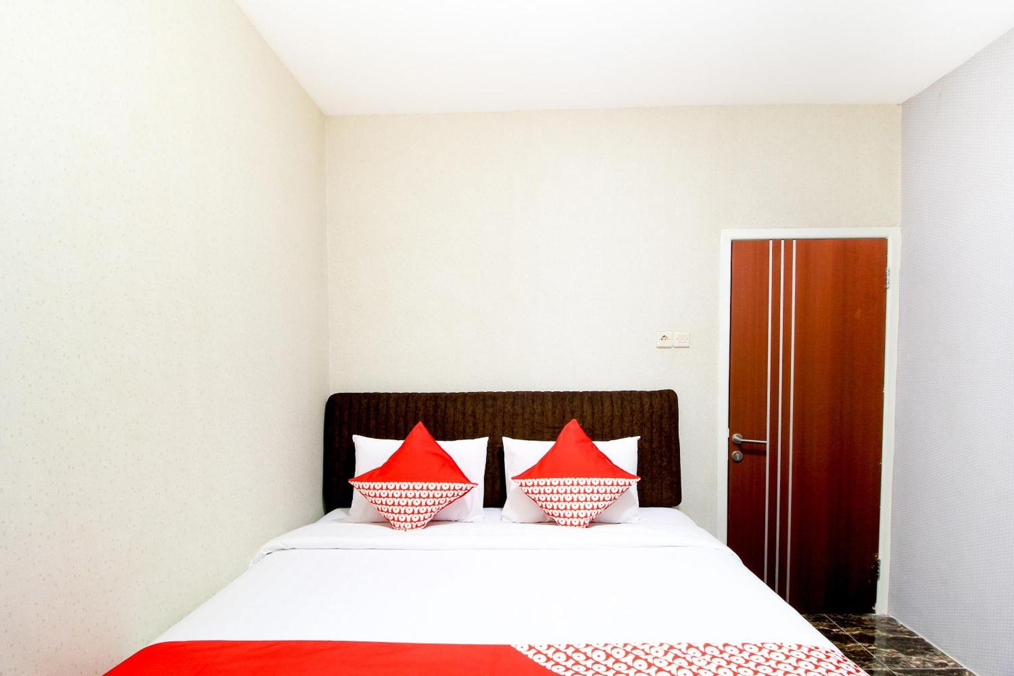 Super Oyo Capital O 217 A1 Hotel Surabaya Exterior photo