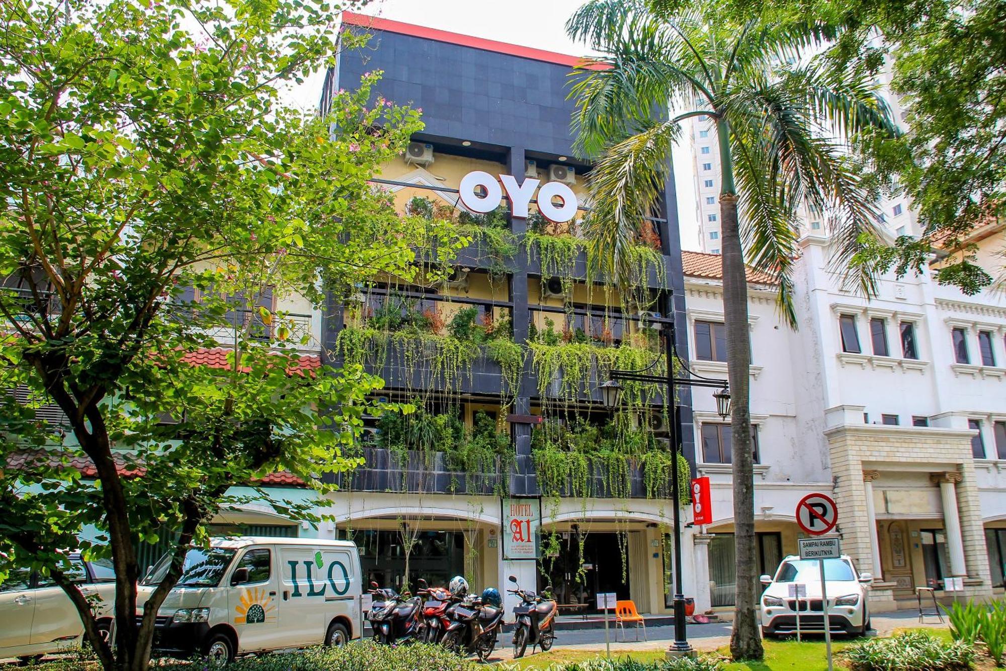Super Oyo Capital O 217 A1 Hotel Surabaya Exterior photo
